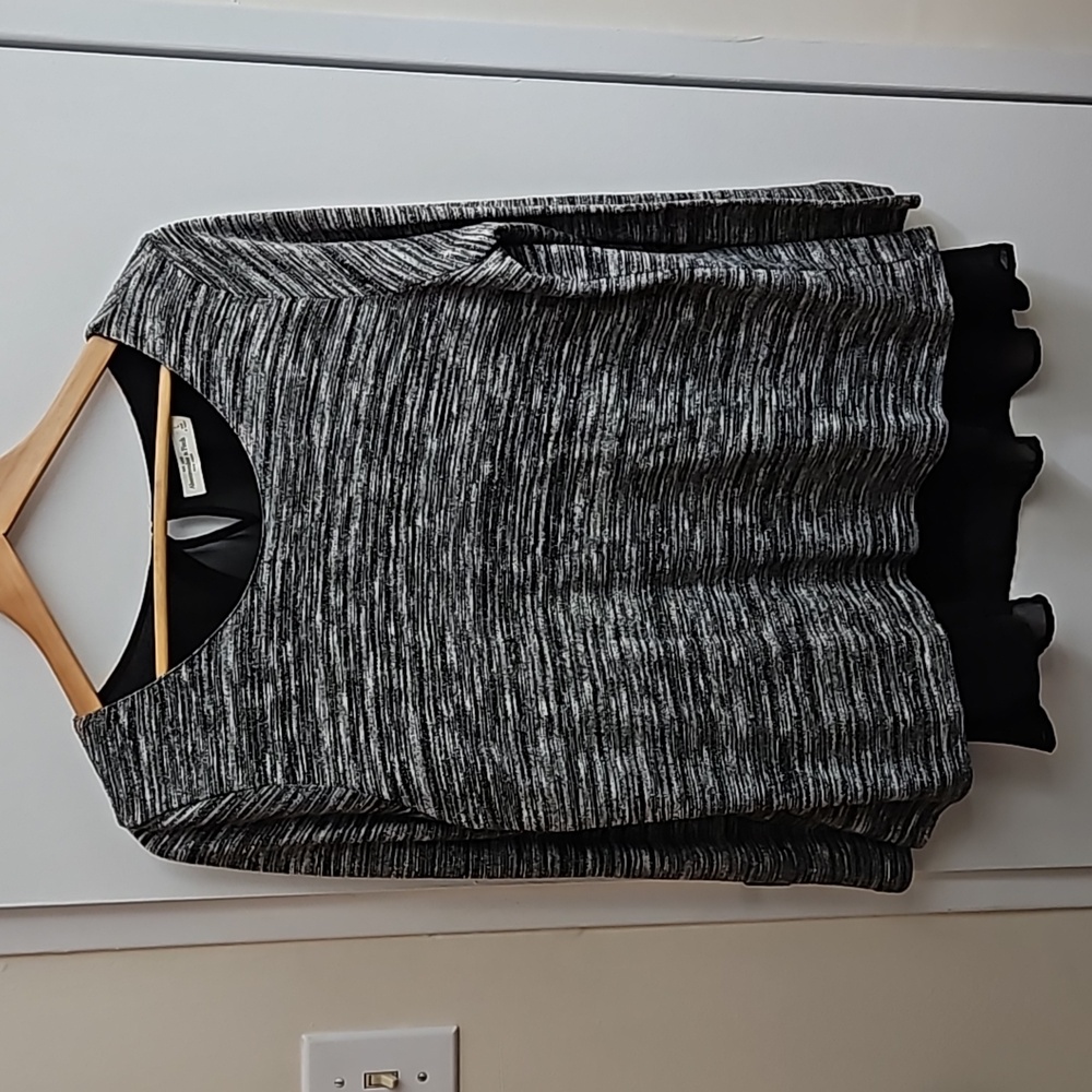 3/$25 Abercrombie & Fitch Grey Blouse Size Large
